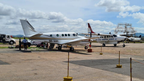 Sur le tarmac de l'aéroport international d'Ivato, à Madagascar, les avions des compagnies aériennes privées et des particuliers (illustration).
